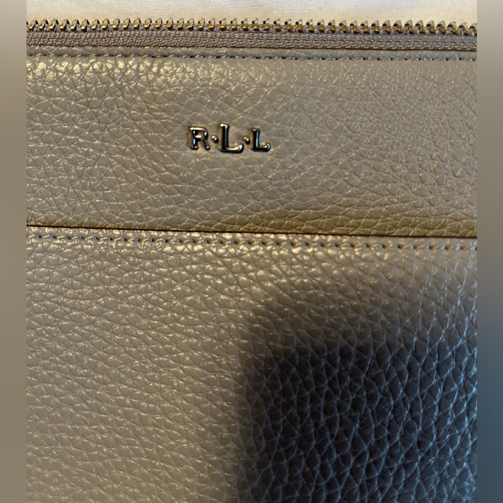 Ralph Lauren 👜 purse, gray pebbled leather with adjustable over shoulder strap - Picture 5 of 9